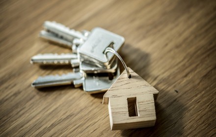 Photo montrant des clés avec un porte clés en forme de maison